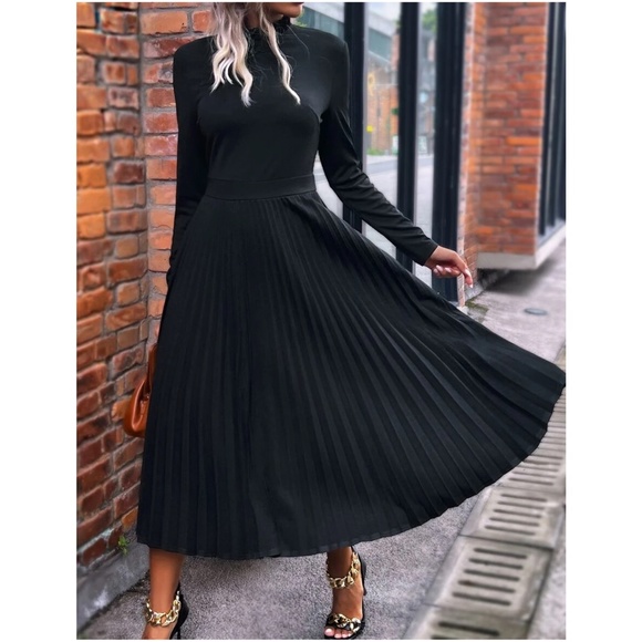 Classic Solid Pleated Minimalist Dress - Picture 2 of 7